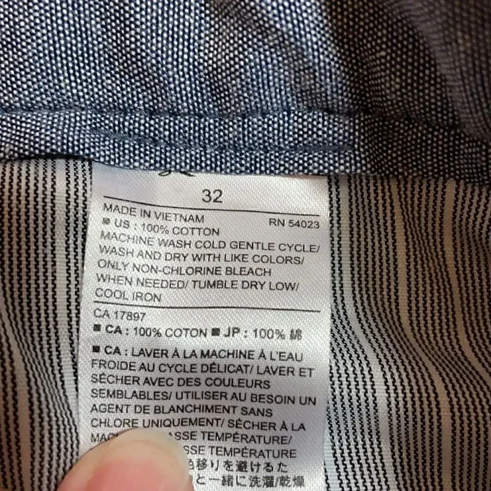 Banana Republic Emerson Short flat front navy